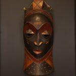 Crowned Shadow Mask – African Wooden Wall Décor
