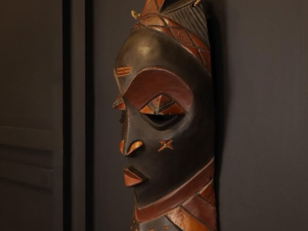 Crowned Shadow Mask – African Wooden Wall Décor