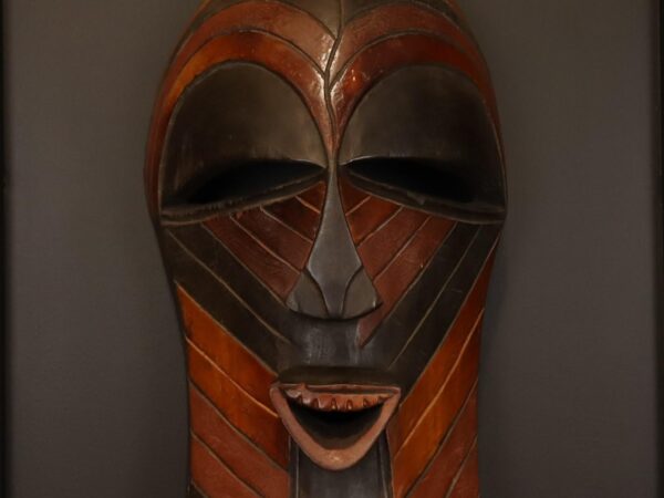 Chevron Harmony Mask – Handcrafted African Wooden Wall Décor